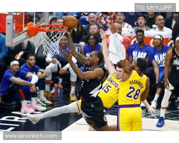 爵士与湖人精彩对决集锦回顾球星表现与战术分析全景呈现